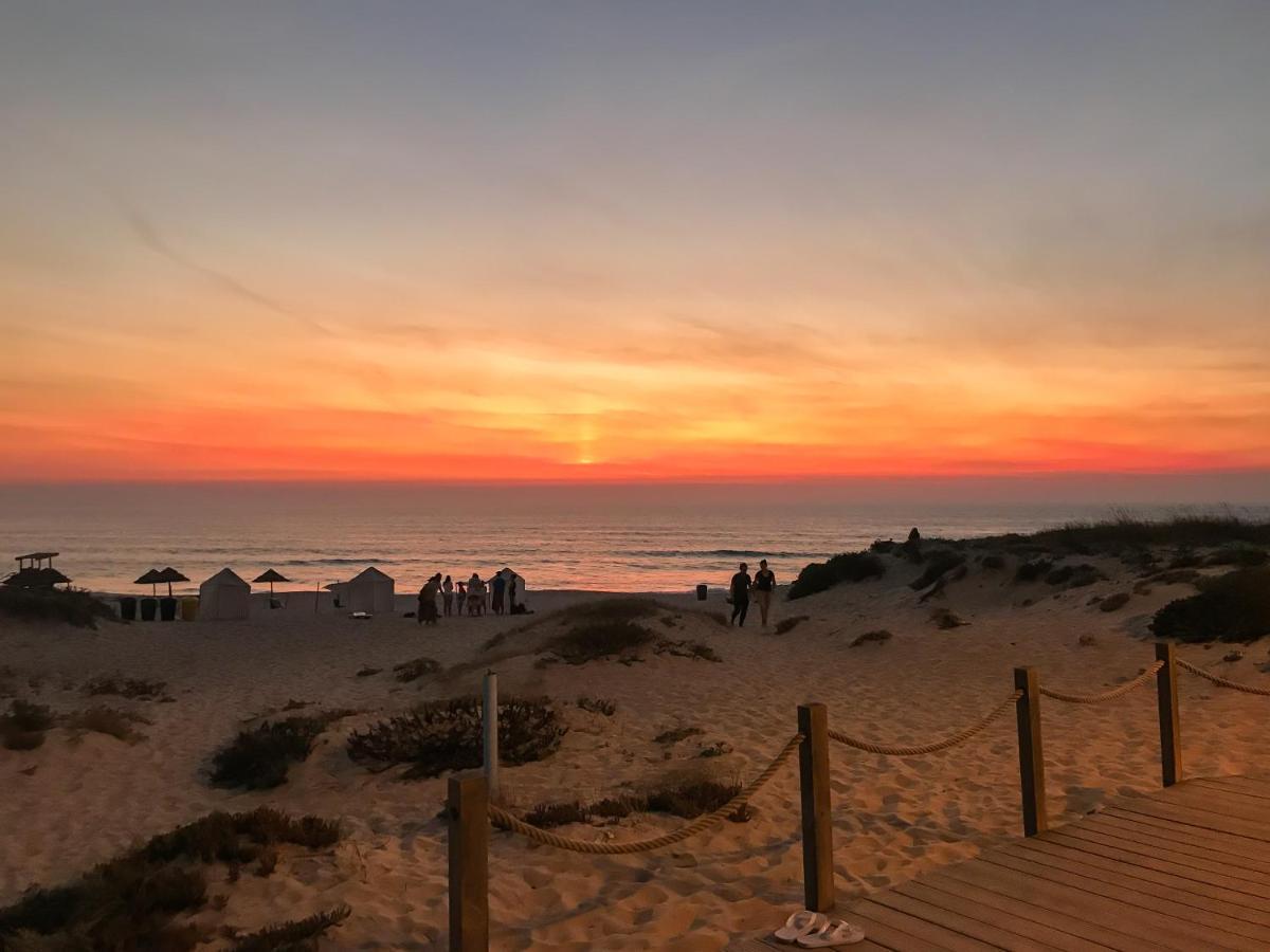 The Far End Surf House - Surf & Yoga Holidays ロウリニャン エクステリア 写真
