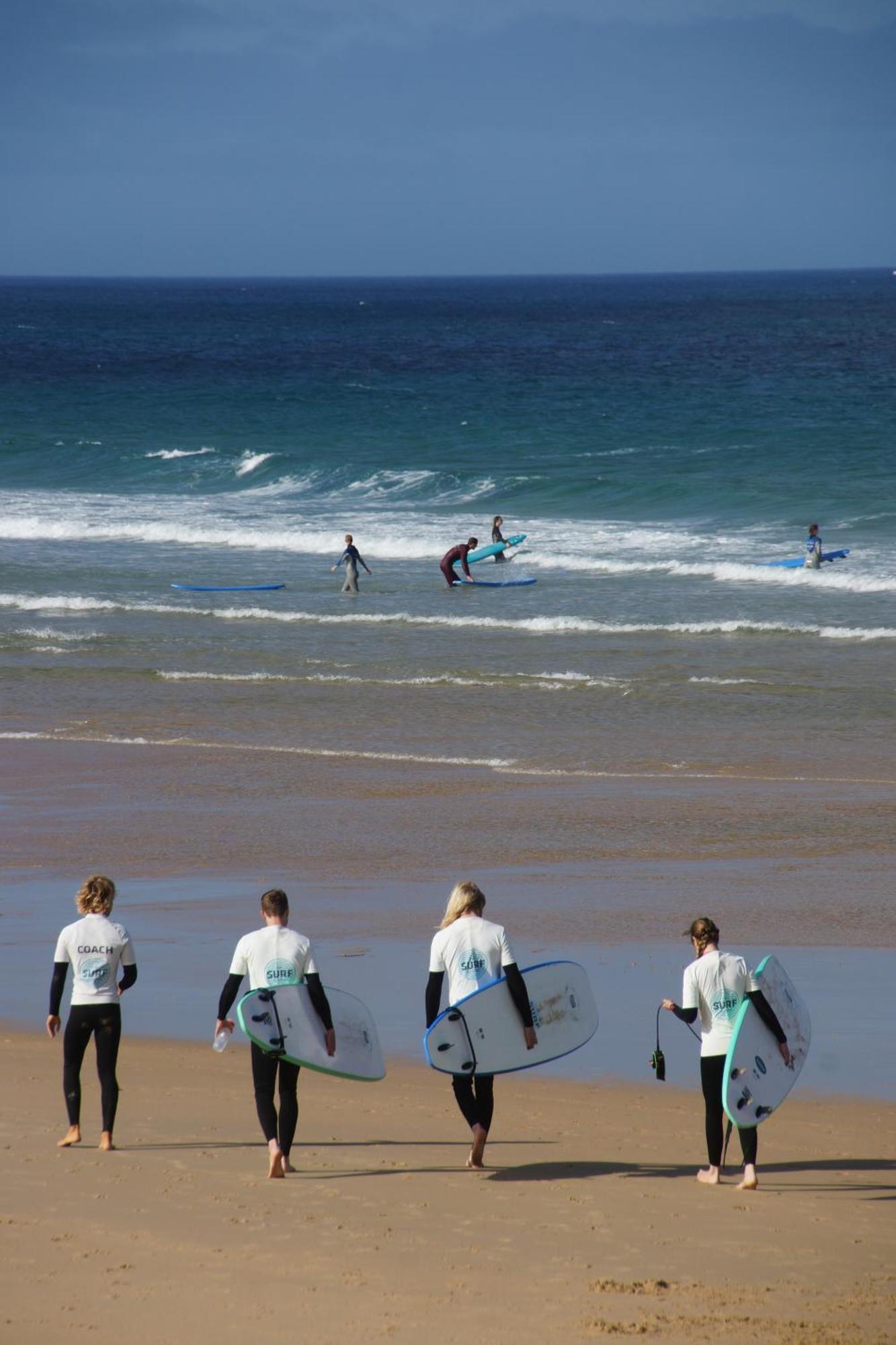 The Far End Surf House - Surf & Yoga Holidays ロウリニャン エクステリア 写真